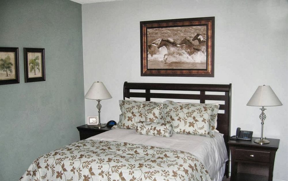 Triangle Inn - Clothing Optional Resort For Men Palm Springs Exterior photo